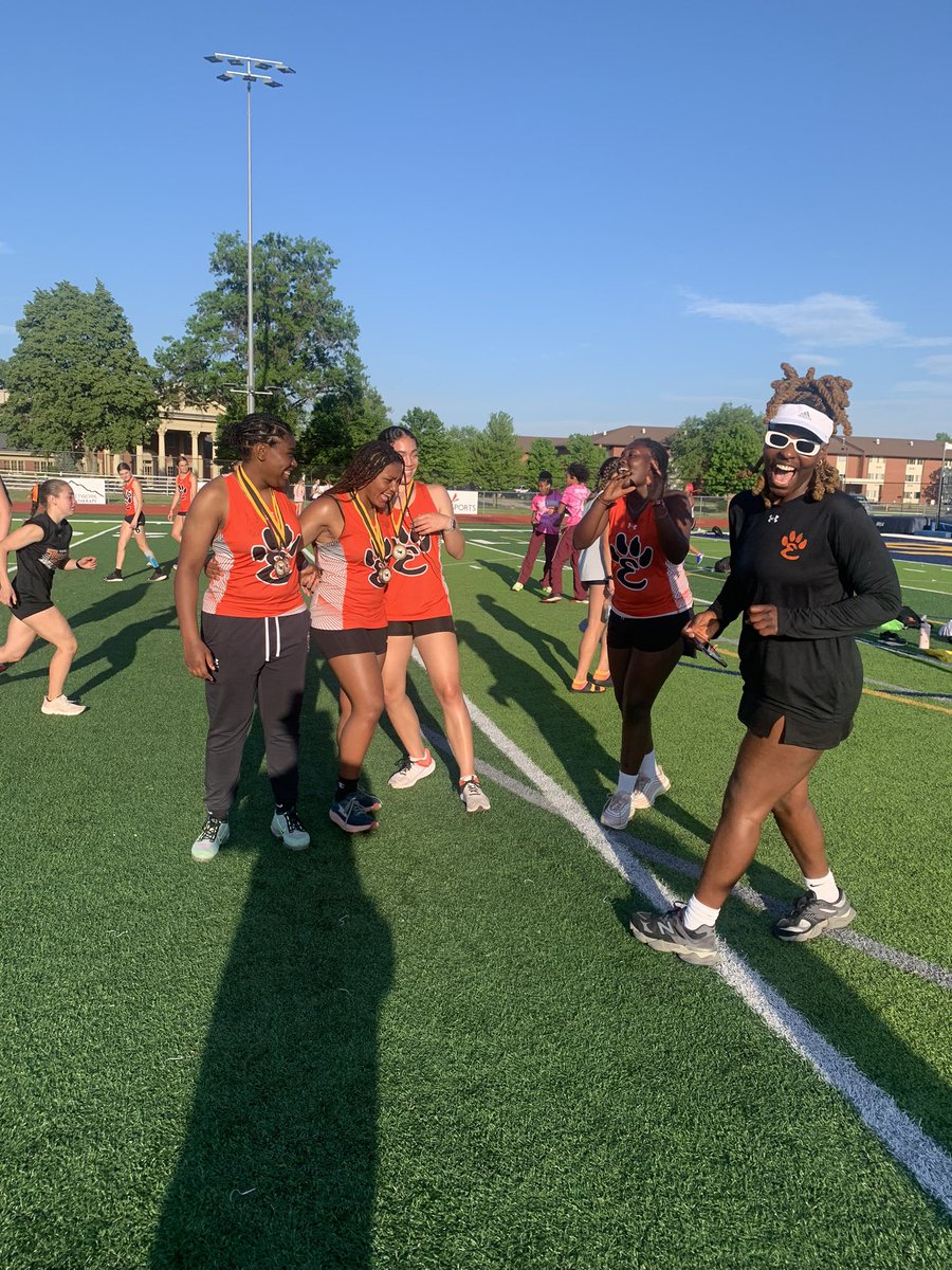 Meanwhile at the throw rings and in the infield post competition… #SnackAndField #SnapAndField #ThrowerTings #MadisonCounty #Throwers #LaughAndField