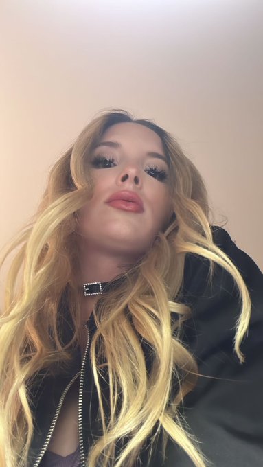 Watch Piper Perri's leaked NSFW photo on TwXstars