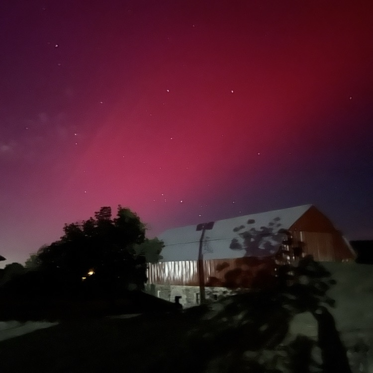 SubiacoAcademy's tweet photo. Northern lights from across campus https://t.co/mTFQcv7Z2x