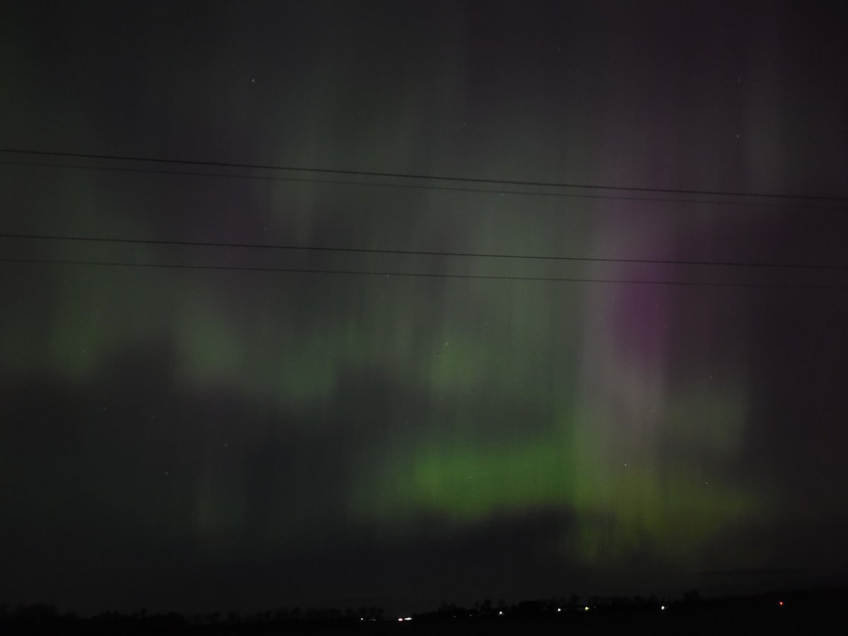 1doughood's tweet photo. One benefit of living up north in Wisconsin is getting to see great sights like the northern lights. #northernlights #coolsights https://t.co/xh0ZDxQH23