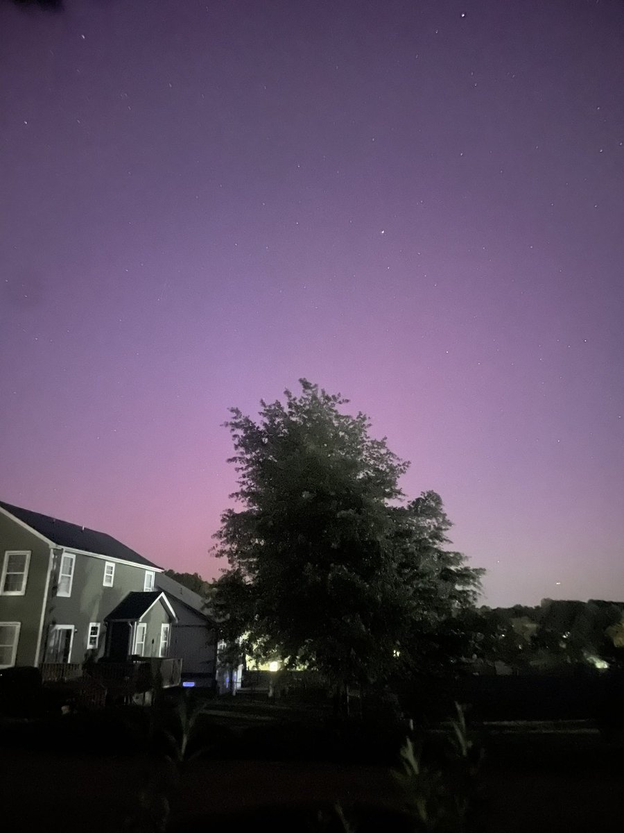 I live in #InmanSC part of the Upstate of #SouthCarolina and this is what I’m currently seeing #aurora so beautiful 🤩