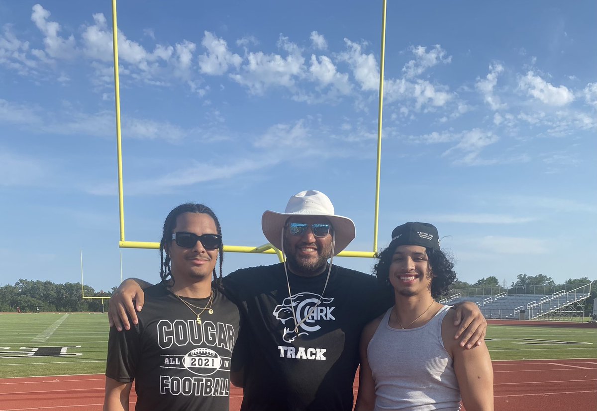 My guys! These 2 set the standard for the DB group a few years ago #footballassassins #clarktexas 

FOOTBALL IS FUN 🏈 🐾