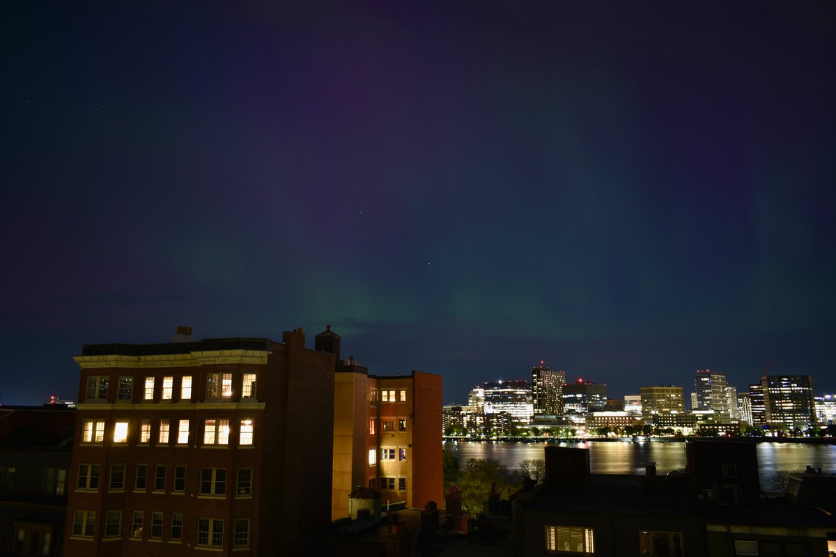 (Another one) Aurora Borealis over the Charles River (Boston, MA) ISO 100, 6-second exposure