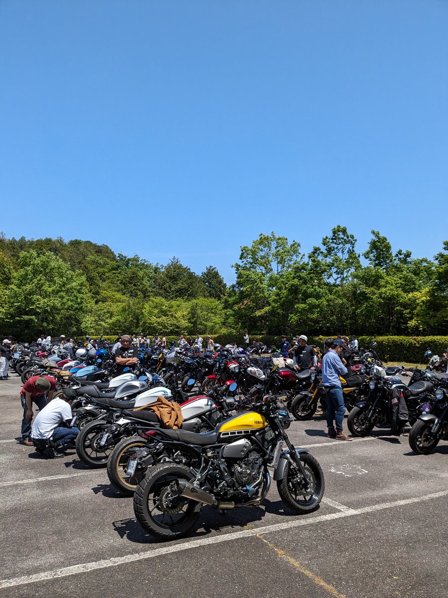 indasu1212's tweet photo. xsrが沢山
タンクのカスタムペイントはxsr900よりもxsr700の方が多いかも https://t.co/o0wkrLC0uw