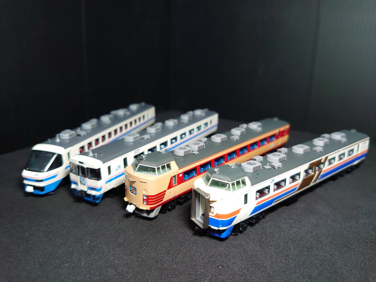 3色の「#スーパー雷鳥」 クハ481-701に貫通扉が開いたクハ481-229など