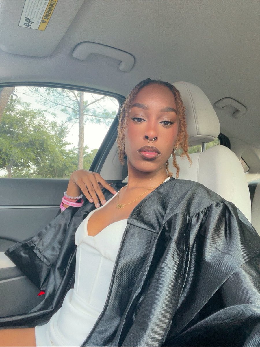 zeeskiii ✪︎︎ tweet media