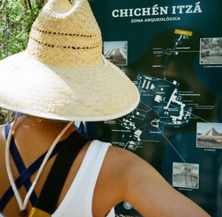 La actriz, Jessica Alba visitó Chichén Itzá. 🇲🇽 CC: @jessicaalba