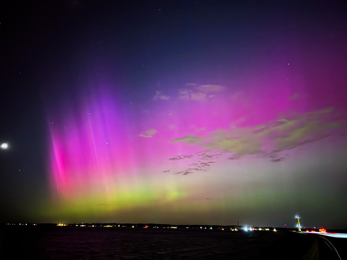 SCweather_wx's tweet image. What an incredible experience that I’ll never forget. There was no hype or lead up excitement for me with this event. I just thought to myself on the way home from work this afternoon how cool it would be to see some colors in the sky tonight..
And then tonight happened. The…