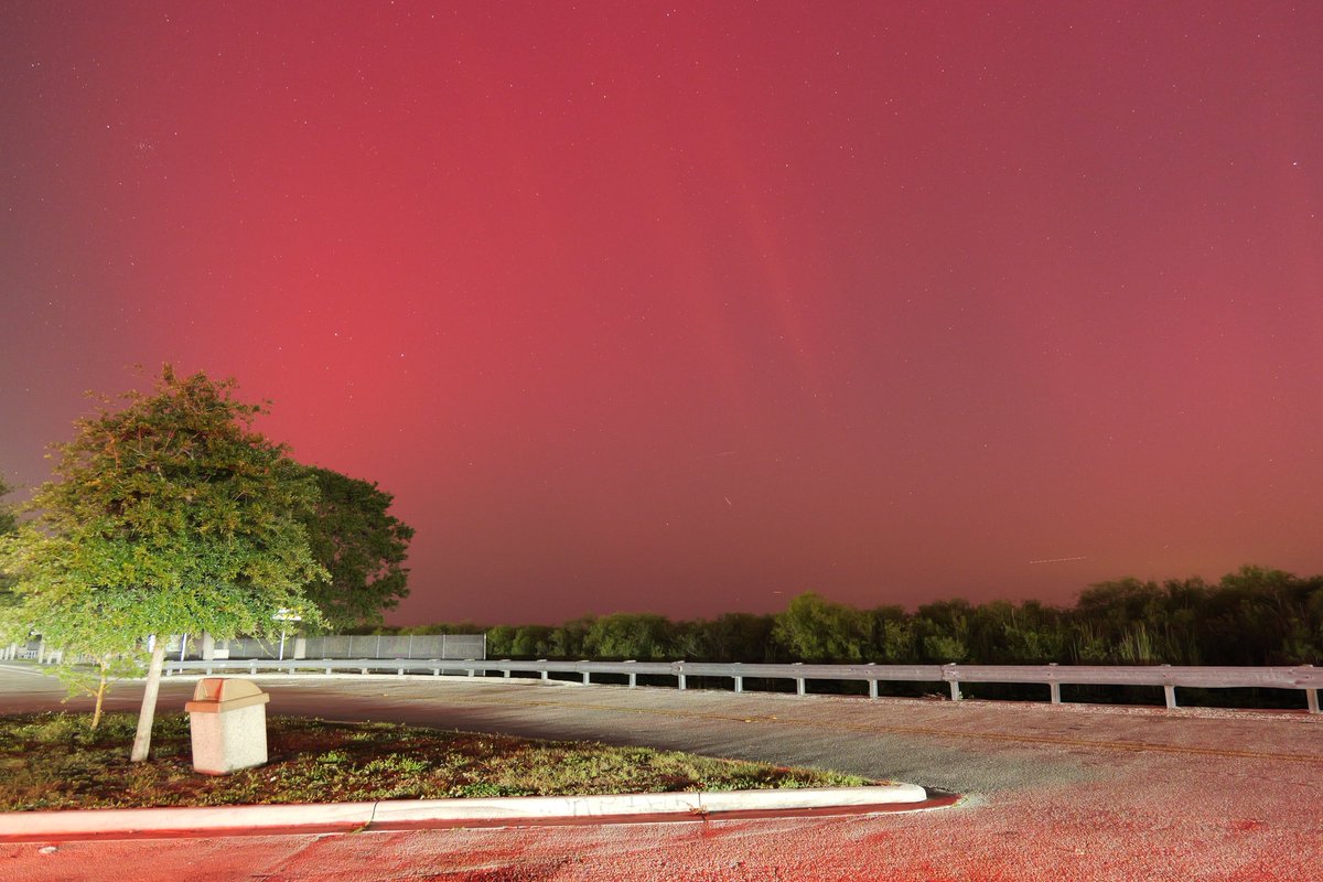 Straight out of the camera. Northern lights from I-75 alligator alley in Broward County! <a href="/NWSMiami/">NWS Miami</a>