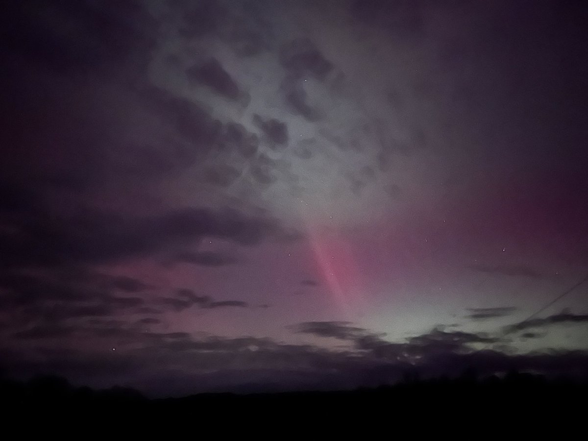 First the eclipse, now this.
#Vermont #Auroraborealis