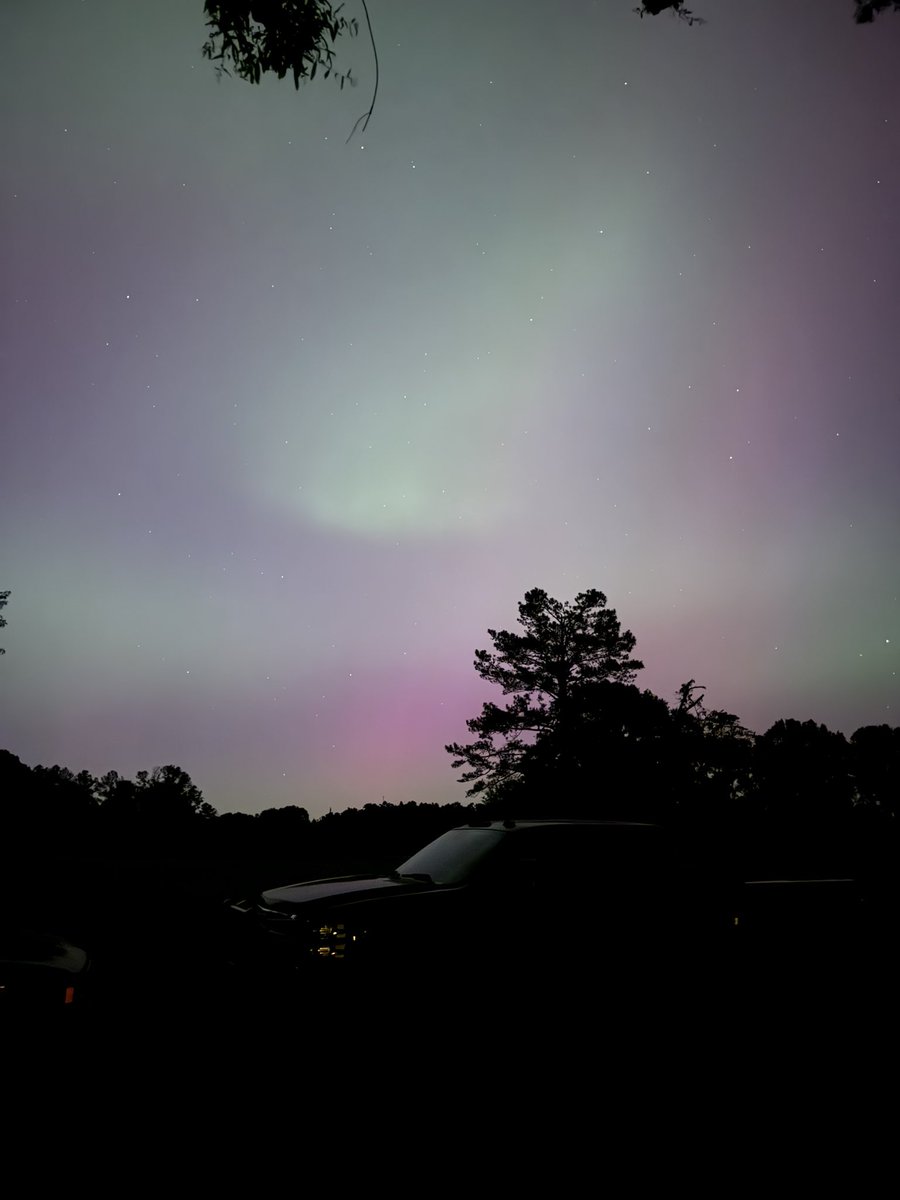 aliyaleslie's tweet photo. Aurora Borealis in Cullman, AL @spann https://t.co/CiVXSGWnPr