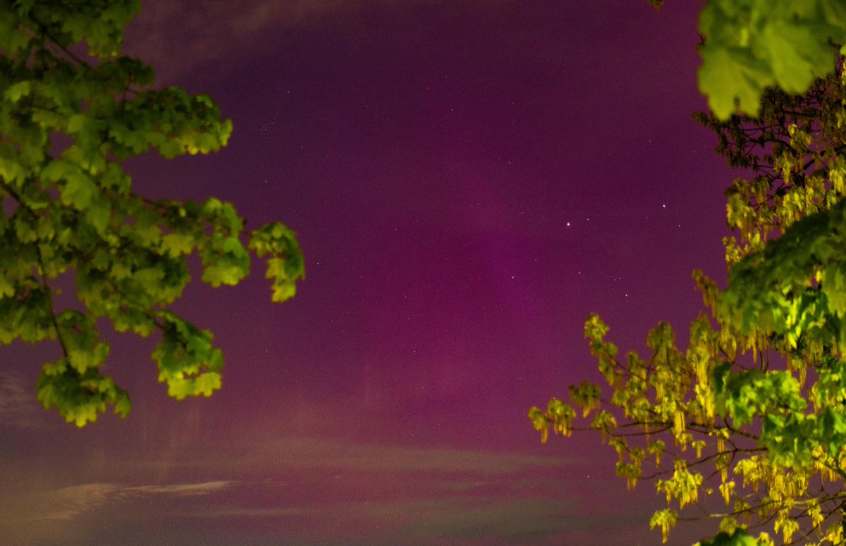 .@universalhub @ericfisher   Aurora as seen from Roslindale looking west around 11pm - harder to see with naked eye but camera picked up a lot more...