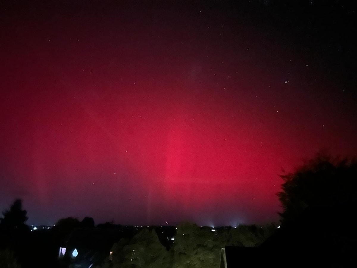 Mandradeb's tweet photo. Aurora Austalis desde mi casa en Nalhuitad, Chonchi, Chiloé https://t.co/ClaHhPyw22