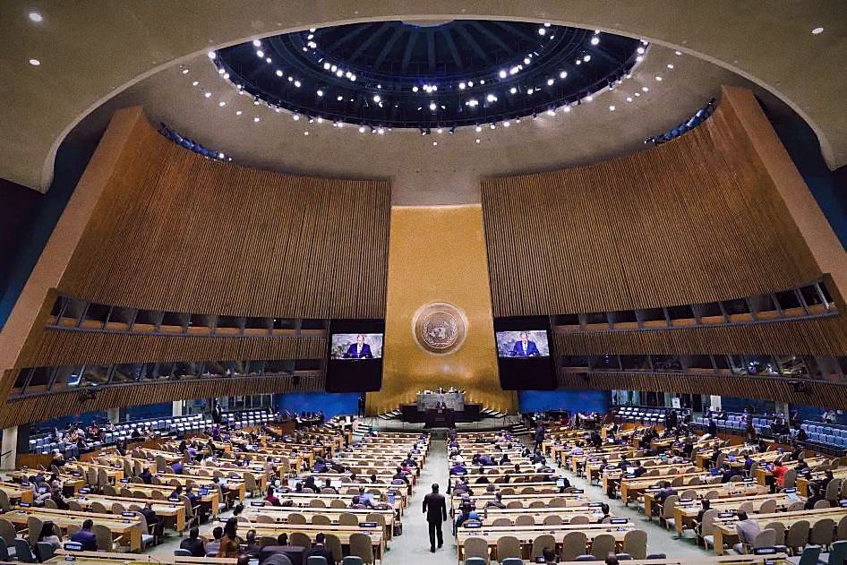 Majelis Umum PBB mengeluarkan resolusi yang meminta Dewan Keamanan PBB untuk mempertimbangkan kembali dan mendukung keanggotaan penuh Palestina di PBB. 143 negara mendukung resolusi tersebut, sembilan negara menentangnya, dan 25 negara abstain dalam pemungutan suara.