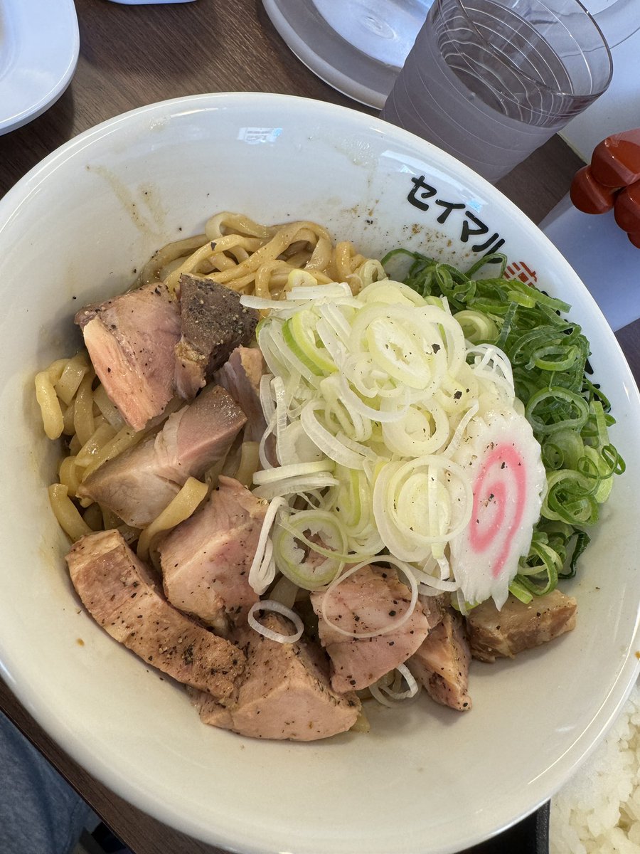 西中島　ラーメンステーション
まぜそばホンマ美味い😋モチモチ麺に煮干しダレが絡んで最高😀最後にライスぶち込んでご馳走さま！