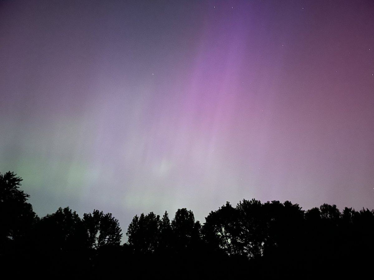 We live in a southern suburb of Cleveland, and were able to see the light show nature has bestowed on the sky.