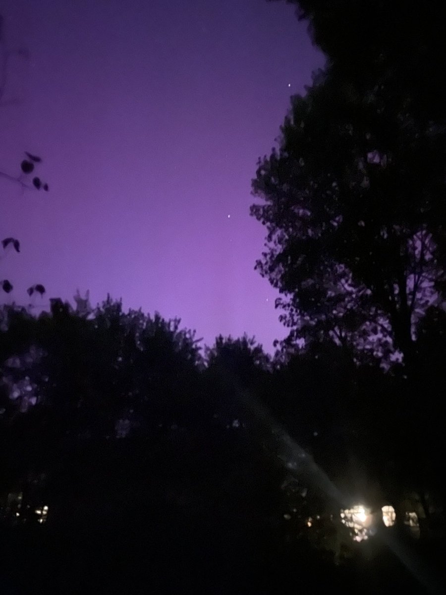 MrsCableReads's tweet image. I didn’t catch them as they started, but this was pretty cool to see tonight. The #NorthernLights were visible in a clear Pittsburgh sky. Mother Nature, you’re quite awesome. 🤩