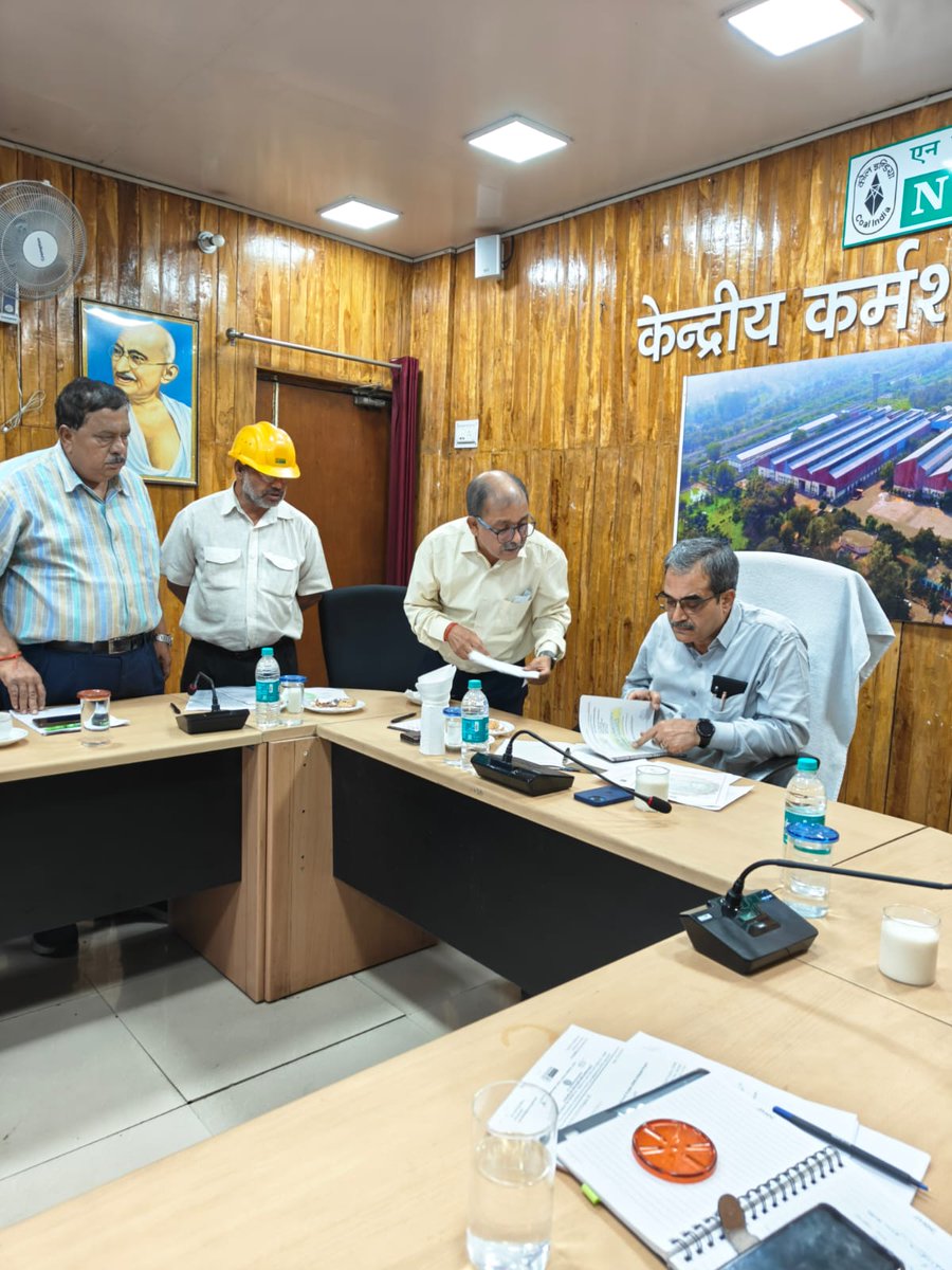 Director (Technical/Operation), NCL Sh. Jitendra Malik visited the Central Workshop, Jayant on Friday and chaired a review meeting. He also reviewed the works of CMC, directed the officials to ensure the timely completion of new shop constructions, and emphasized safety