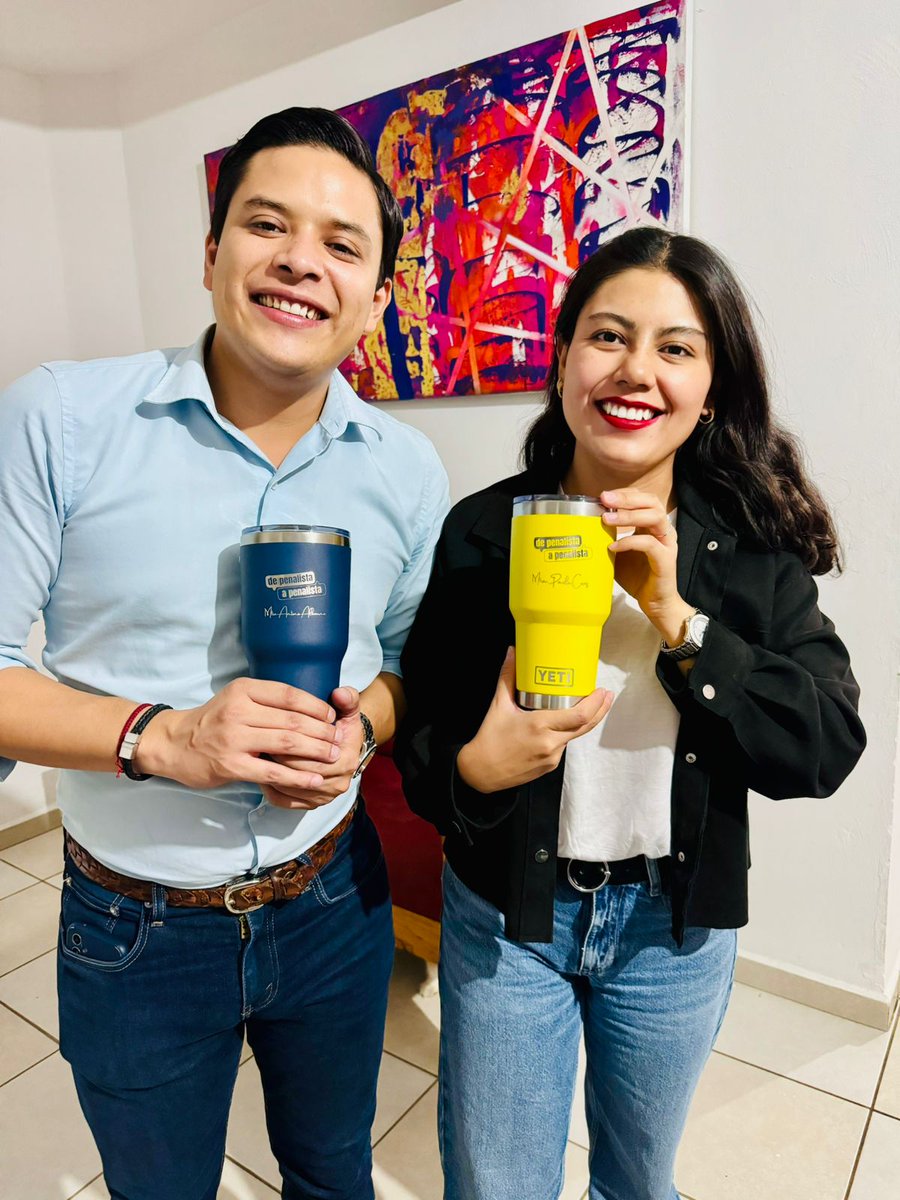 j_albu1's tweet image. Vean el regalazo que nos dio una persona muy especial a mi carnala @iPaulaCarrasco y a mi!
#depenalistaapenalista #dpap
Conozcan nuestro podcast, nuestras plataformas: 
flow.page/depeape?fbclid…