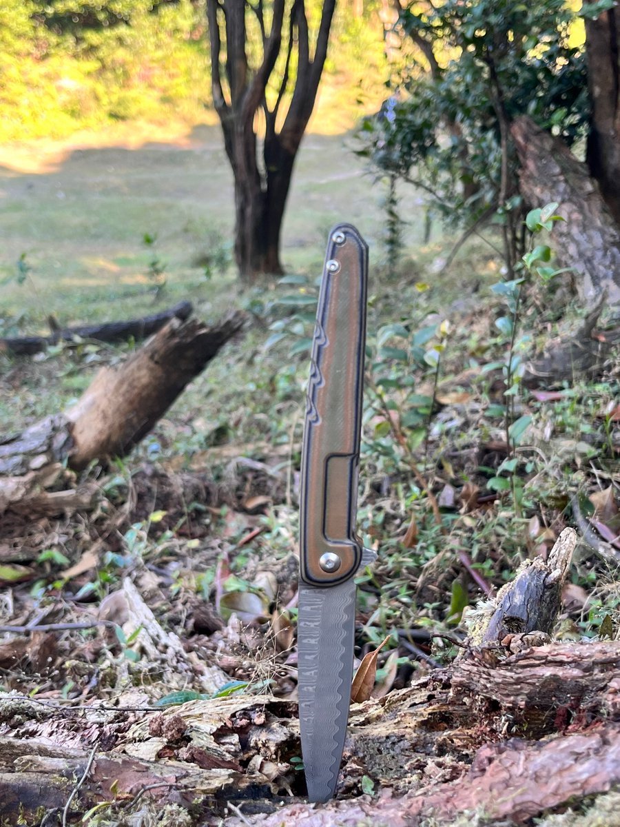 Check out our G10 handle Damascus steel outdoor folding knife – a perfect blend of camouflage and nature. Born for the outdoors, it's a natural treasure! 🌿🔪

#sunlongknives #OutdoorAdventure #DamascusSteel
