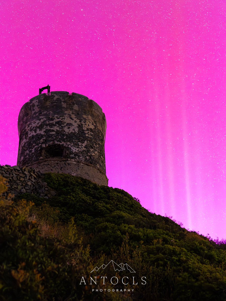 DES AURORES BORÉALES EN CORSE ! 

Très fier de vous présenter une photo unique: la tour de la Parata sous les aurores boréales. Un spectacle exceptionnel! 

Ce n’est ni la Laponie, ni l’Alaska, ni l’Islande mais bien la Corse !