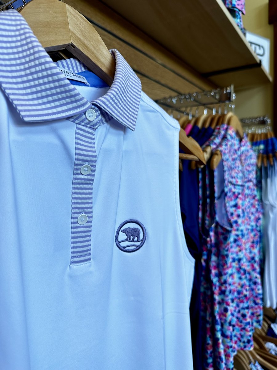 Looking for the perfect gift for the golfing mom in your life? Head to the Pro Shop May 11-12 and receive 30% off all women's apparel! 🌷
