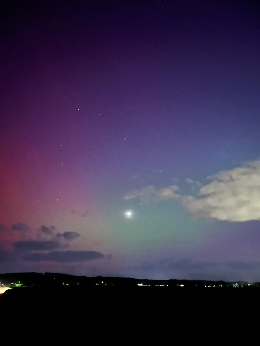 copper_car18532's tweet photo. Well this has certainly been a day.
#Auroraborealis #aurora #turnrow #weather #Arkansas https://t.co/H5HRMqwjtb