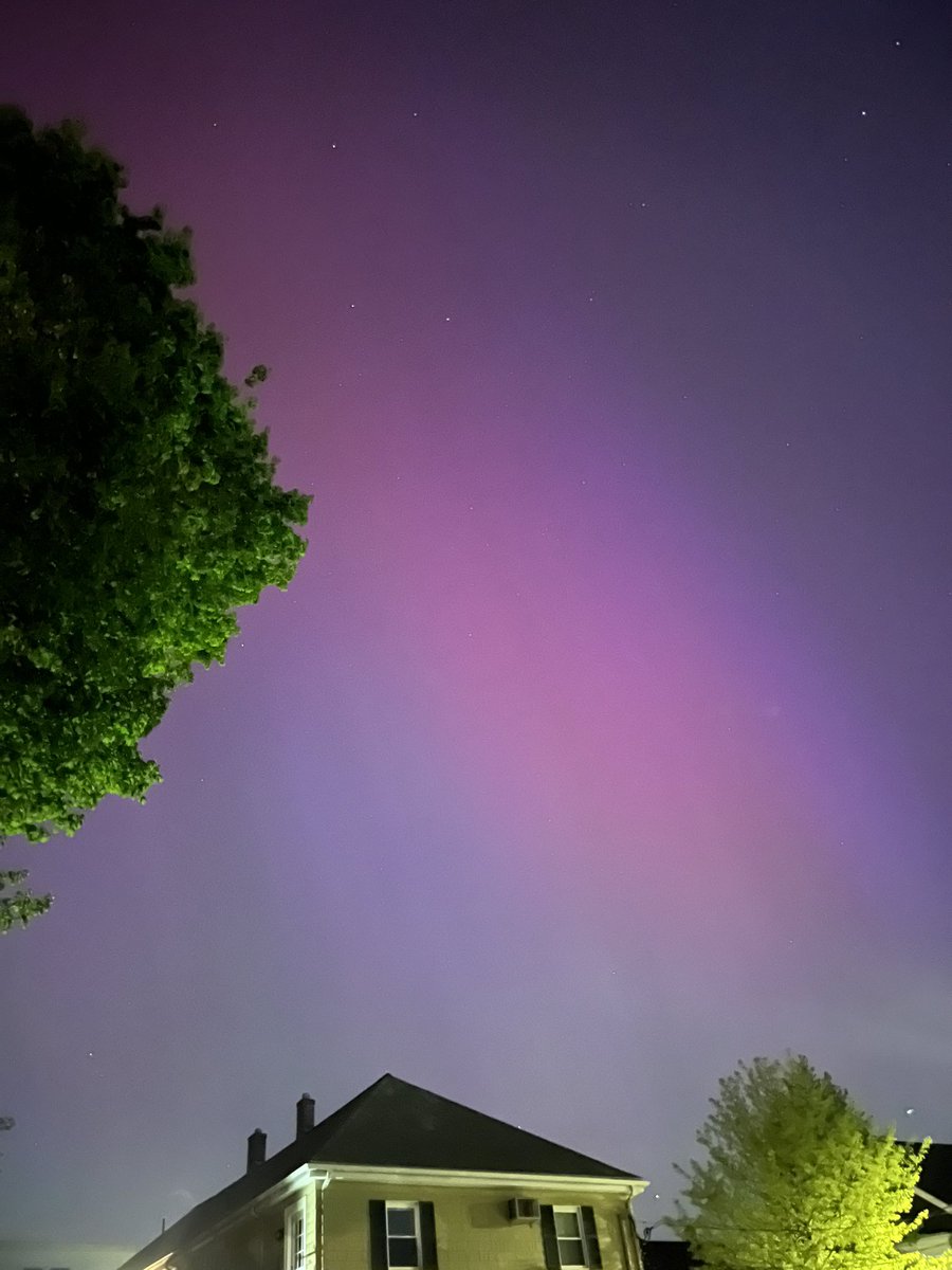 MTCFuster's tweet image. Watching the auroras dance.

📍 Waltham, Massachusetts 

#aurora #aurorasboreales #massachusetts #northernlights #auroraborealis #aurora