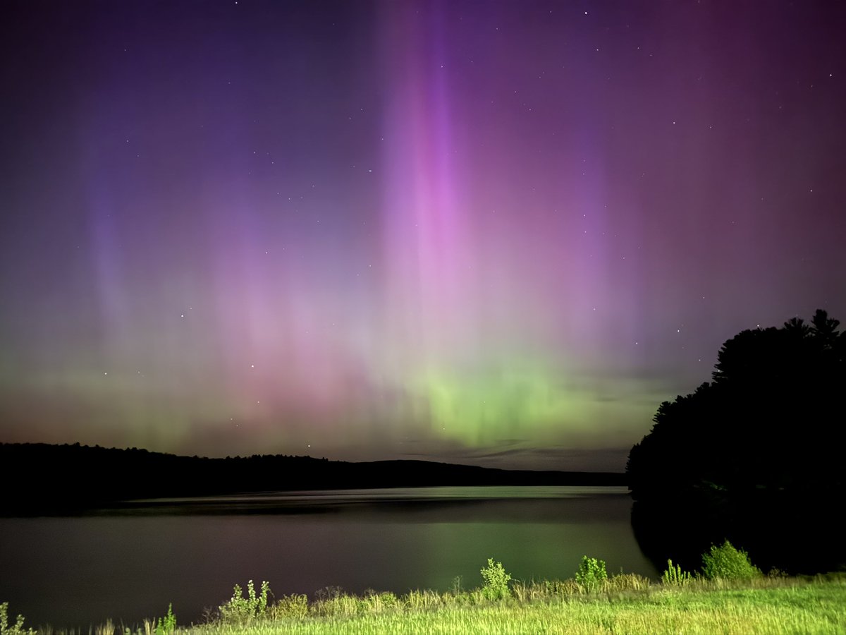 Oleg Ivanov ๐บ๐ธ ๐บ๐ฆ (@olegivanov) on Twitter photo Looking over Barkhamsted Reservoir #Connecticut #CT #AuroraBorealis #aurora #NorthernLights <a href="/Eweather13/">eweather</a> <a href="/ericfisher/">Eric Fisher</a> <a href="/ryanhanrahan/">Ryan Hanrahan</a> <a href="/BradFieldWx/">Brad Field Weather</a> <a href="/RachelFrank_CT/">Rachel Frank</a> <a href="/masolomonides/">Michael Solomonides</a> <a href="/NWSBoston/">NWS Boston</a> Looking over Barkhamsted Reservoir #Connecticut #CT #AuroraBorealis #aurora #NorthernLights <a href="/Eweather13/">eweather</a> <a href="/ericfisher/">Eric Fisher</a> <a href="/ryanhanrahan/">Ryan Hanrahan</a> <a href="/BradFieldWx/">Brad Field Weather</a> <a href="/RachelFrank_CT/">Rachel Frank</a> <a href="/masolomonides/">Michael Solomonides</a> <a href="/NWSBoston/">NWS Boston</a>