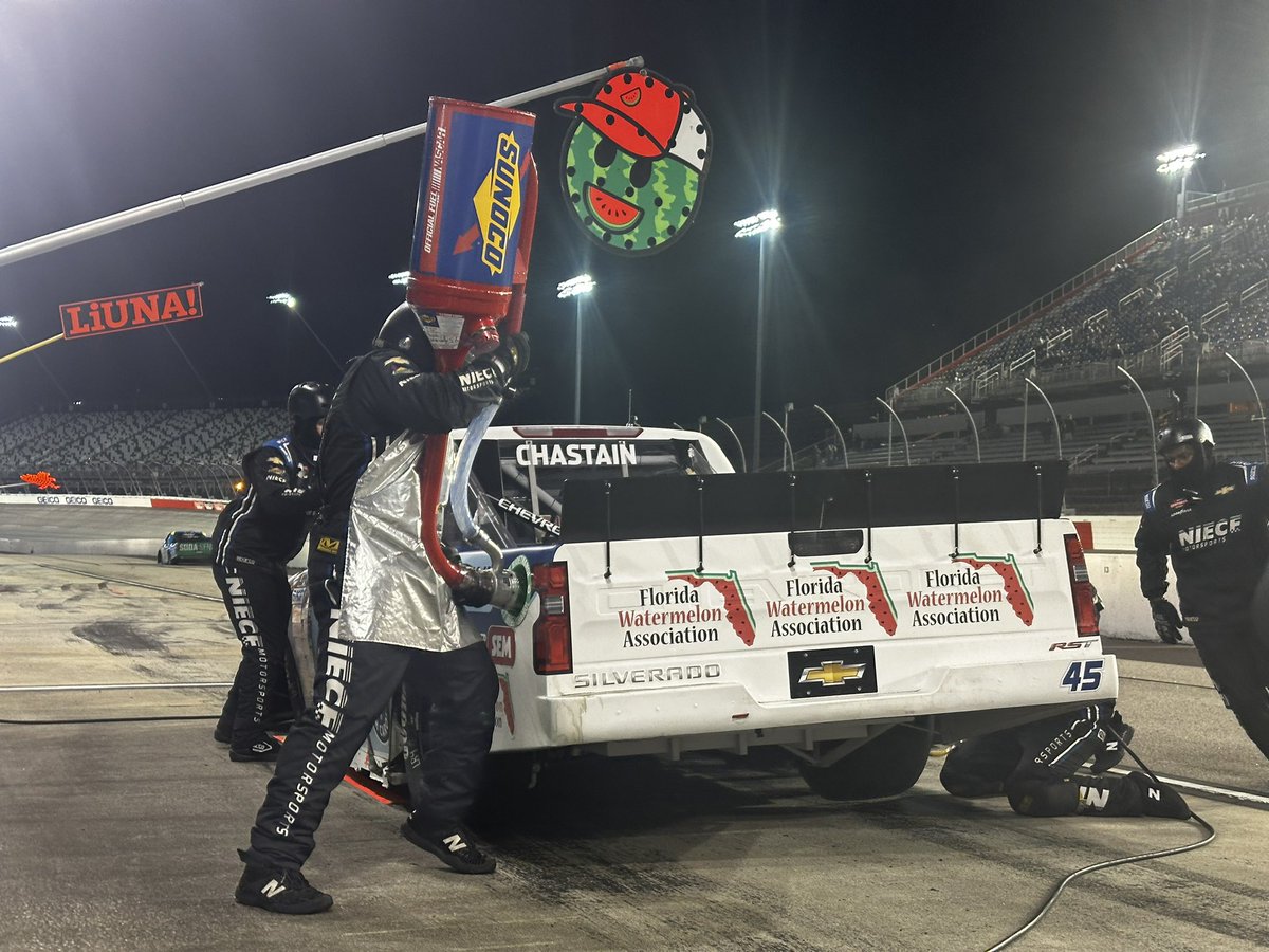 Four tires and fuel for @RossChastain! He comes out of pit road P2 by a nose. This is going to be a brawl for the win!

#PressTheAttack | #TeamChevy