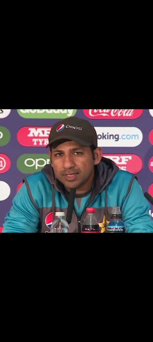 Hamzie's tweet photo. Today, you’ll realise the importance of a captain. A captain like @SarfarazA_54 was sidelined by this system at a time when he should have groomed a young player for captaincy. But, @ImranKhanPTI’s ego destroyed number one Pakistan team 🙏
PS* It doesn’t mean I am saying bring back Sarfaraz in T20Is

#PakistanCricket #PAKvIRE #saifi #aurora