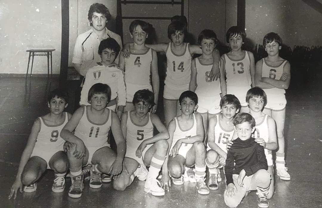 danieljaule's tweet photo. Donde todo comenzo , tenia 16 años , campeon provincial con junin, foto reliquia ........... https://t.co/ppdBxtmpB1