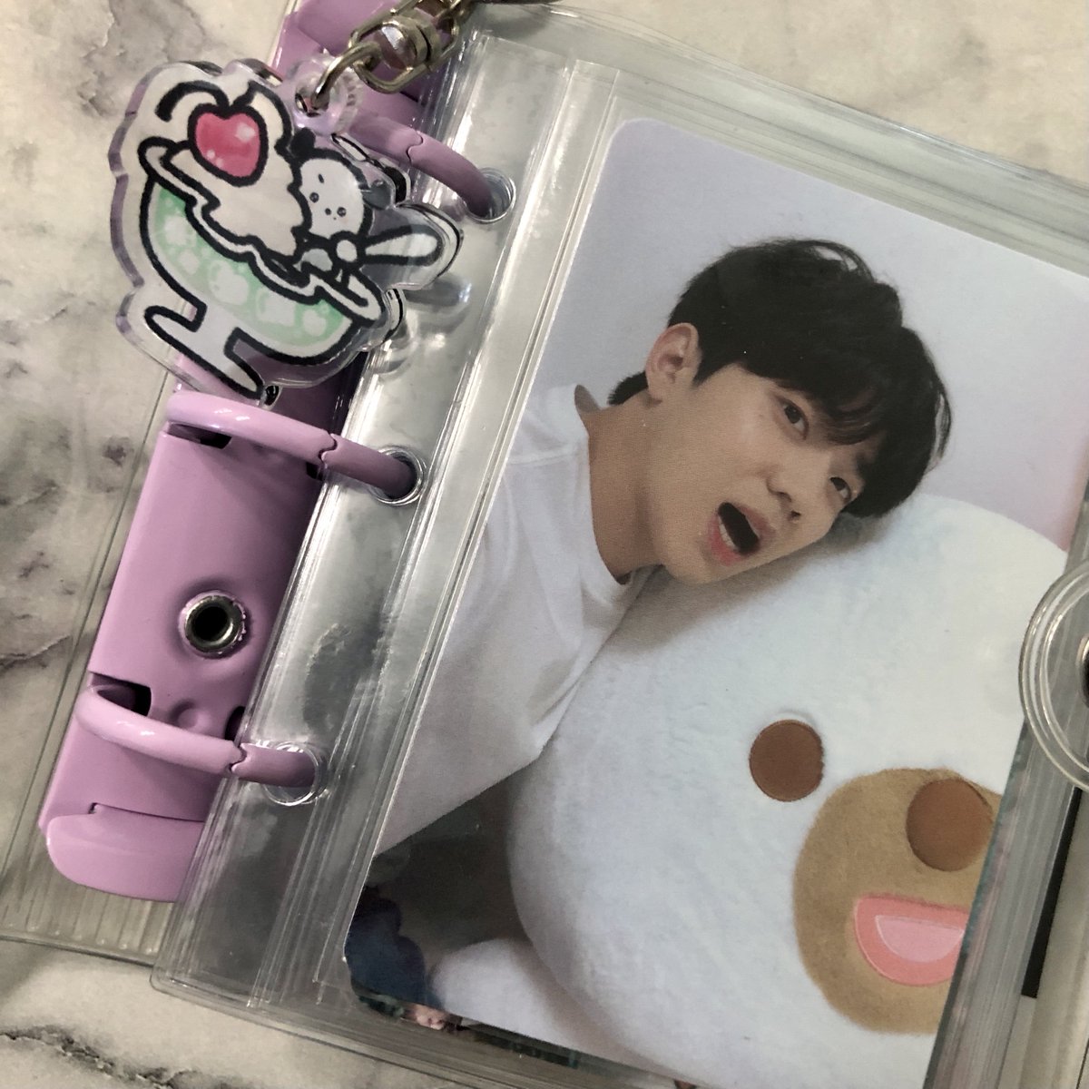 만타박스 1단 콜북이랑 투명 3공 바인더 두개 쓰고 있어요 메인으로 들고 다니는건 만타박스!