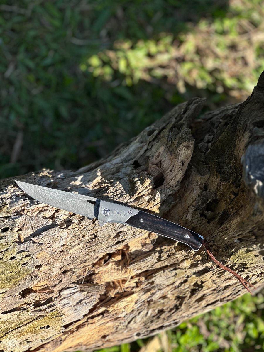 Weekend adventure with a trusty companion! Check out this yellow sandalwood handle Damascus steel folding knife with a Damascus steel bolster. It's a satisfying companion for outdoor excursions. 🌲🔪

#sunlongknives #sunlong #AdventureCompanion #DamascusSteel