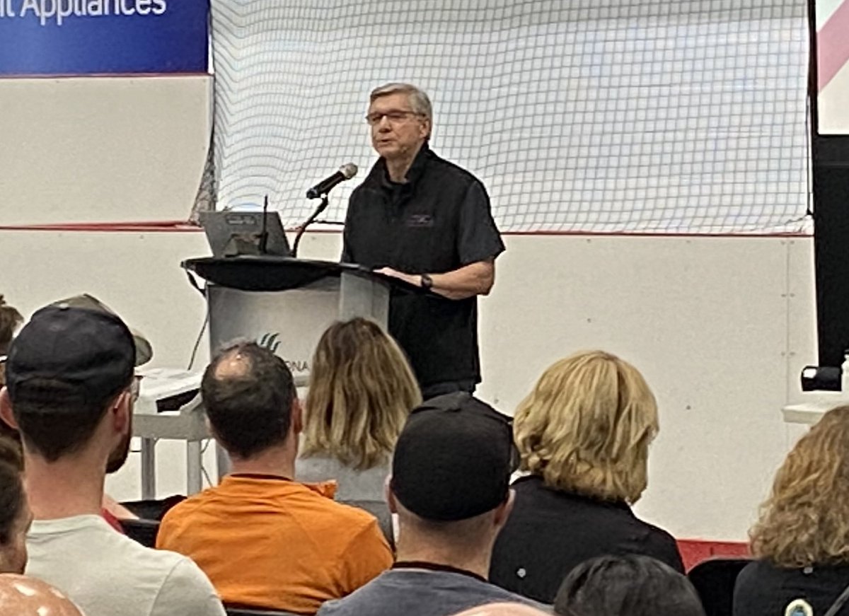 An honour to watch Don Zablonski (EPSB) receive the Robert Routledge award today at the <a href="/albertaHPEC/">HPEC Alberta</a> conference. Celebrating a career on Health and Phys Ed, School Sport and everything focused on students. Amazing teacher, mentor and legacy. Heartfelt intro by <a href="/HRootsaert/">Heather Rootsaert</a>. #abed