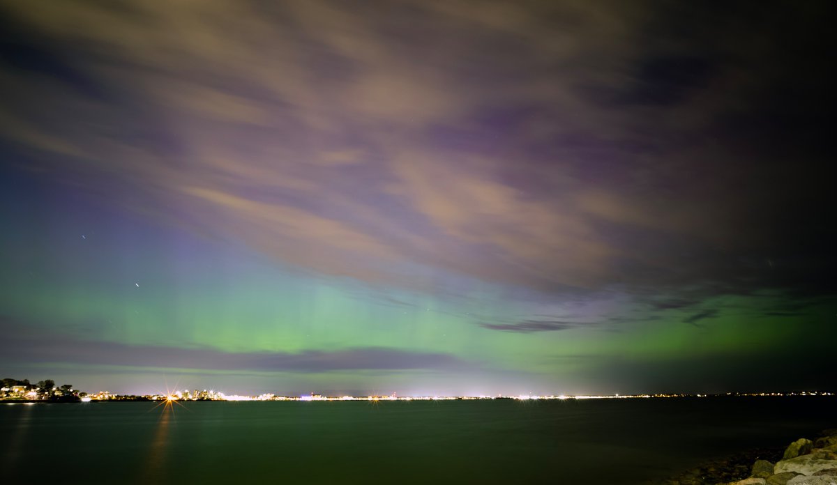 I photographed this at Halford Beach-Winthrop, Mass. Aurora Borealis, or Northern Lights. NEVER did I ever expect to see them in #Boston. Revere Beach, at left, Lynn, Swampscott, Nahant on right-ish of center. @NBC10Boston