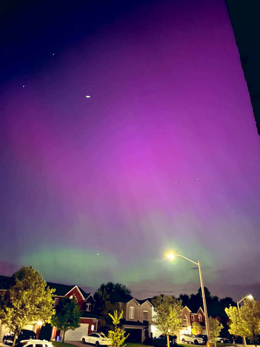 #NorthernLights #Canada Pic #1 Backyard & Pic #2 Front of the house ——happening now.