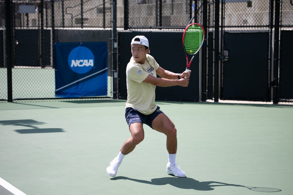 🎾 MTEN Story: t.ly/ph3E3 Bruins lose a tough match against No. 19 Redlands in the second round of the NCAA tournament. #BruinsStandTall | #ReadyFearlessStrong l #d3tennis