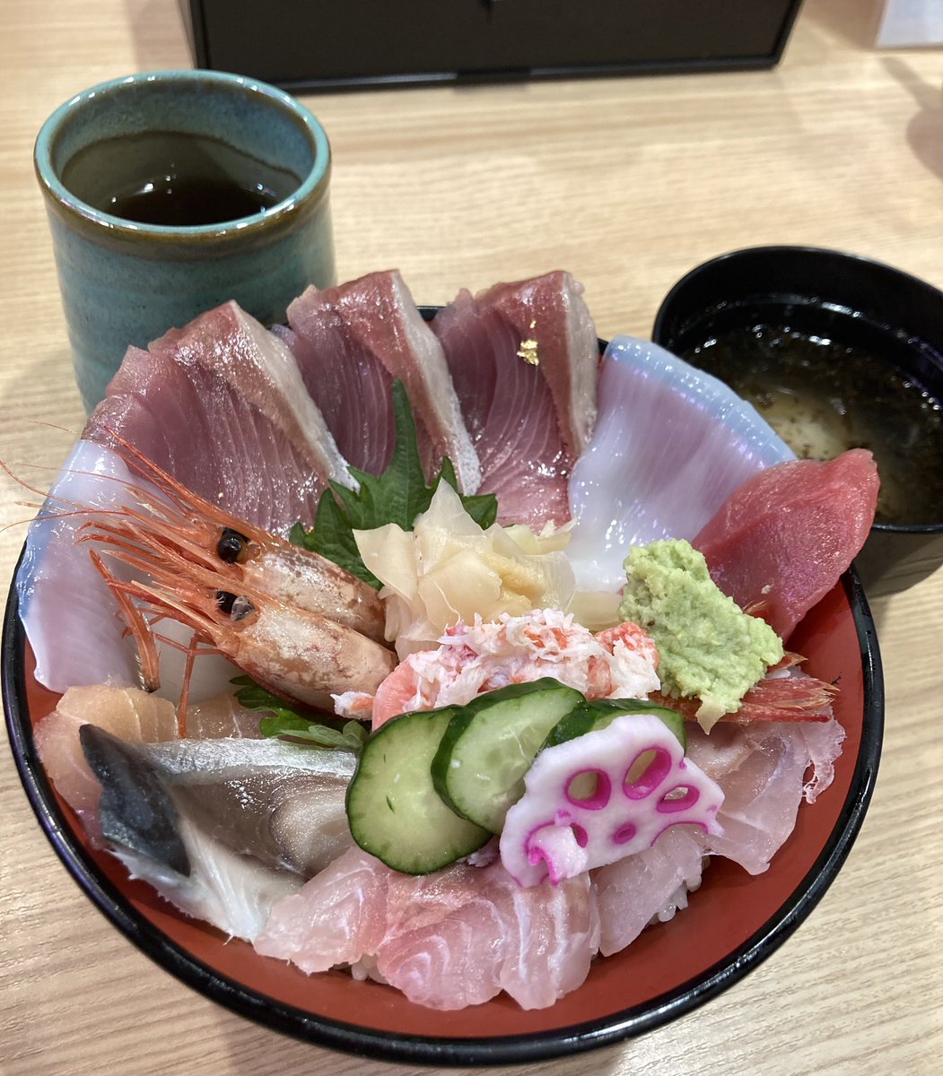 お昼、能登極み丼