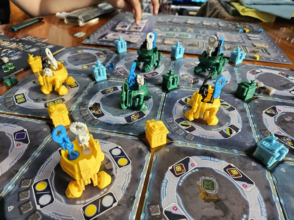 rgsunico's tweet photo. 3 players may be the sweet spot for #FromTheMoon. It really opens up a lot of options while still keeping the challenge level high. There are definitely some wild swings in the game given the different faction powers, but still fun overall
#TAGSessions #TabletopGames #BoardGames https://t.co/vdWEbZry6R