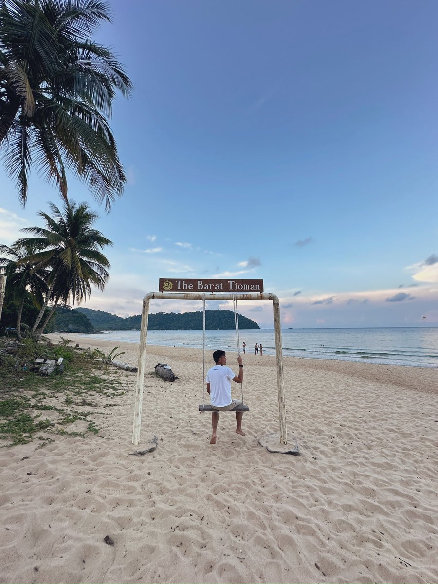 Vibe kat sini sangat positif, mana yang galau tu boleh serap ion positif kat kampung ni, sunyi, takda hiburan yg bising, boleh buat aktiviti hiking ke warefall, nak diving, snorkelling pun boleh, tempat ramai tourist dari luar, next nak belajar diving kat sini