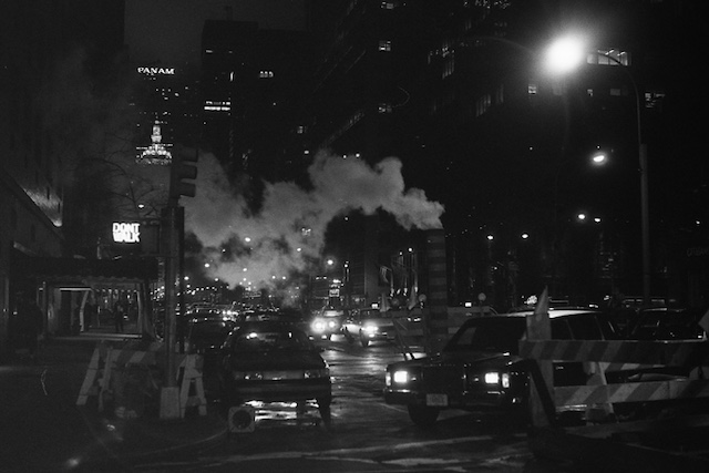 Pan Am Building, Steam and Don't Walk Sign (1989)

#visualart #photography #vintagephotograph #PanAmBuilding #fineartprint #handprinted #darkroom davisbrotherlylove.com/2024/05/03/pan…