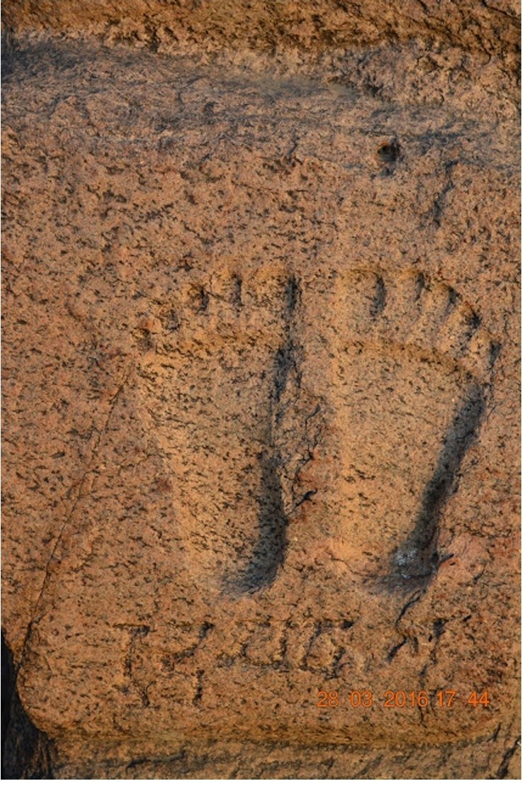 Foot print of Lord shiv from Sultanganj (bihar) Inscription - रु द्र म हा ल (य) @Aabhas24 @Aatma_the_soul4 @bharat1596954 @Devasakha @MumukshuSavitri @SagasofBharat @AbhijitChavda @hamsanandi @Param_Chaitanya @neolithicbihari @chaarulataa