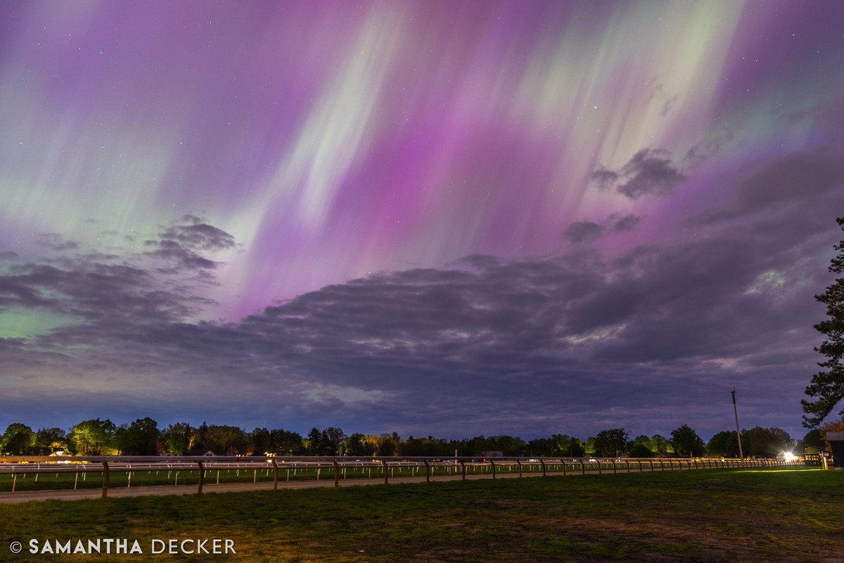 sdeckerphoto's tweet image. I can finally cross northern lights off my bucket list! Last night my Aurora app told me I had a 91% chance of seeing them, so I headed to the Oklahoma Track in Saratoga to photograph this beautiful phenomenon!