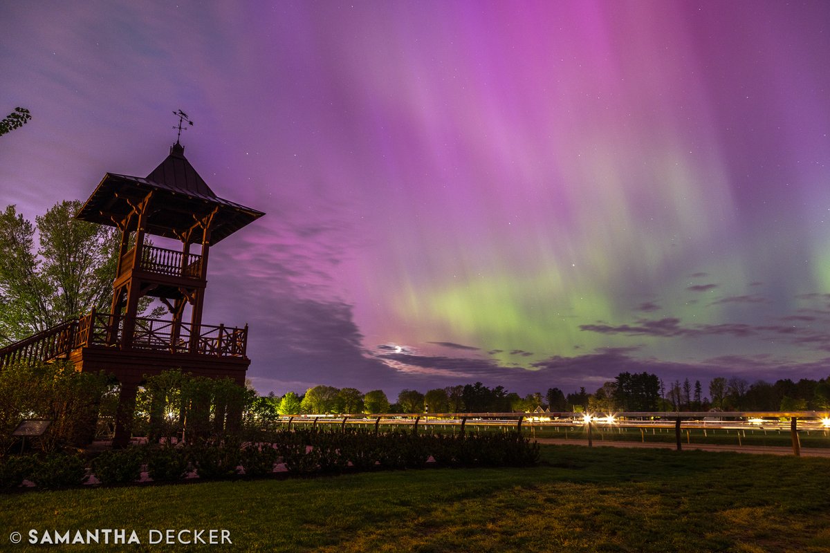 sdeckerphoto's tweet image. I can finally cross northern lights off my bucket list! Last night my Aurora app told me I had a 91% chance of seeing them, so I headed to the Oklahoma Track in Saratoga to photograph this beautiful phenomenon!