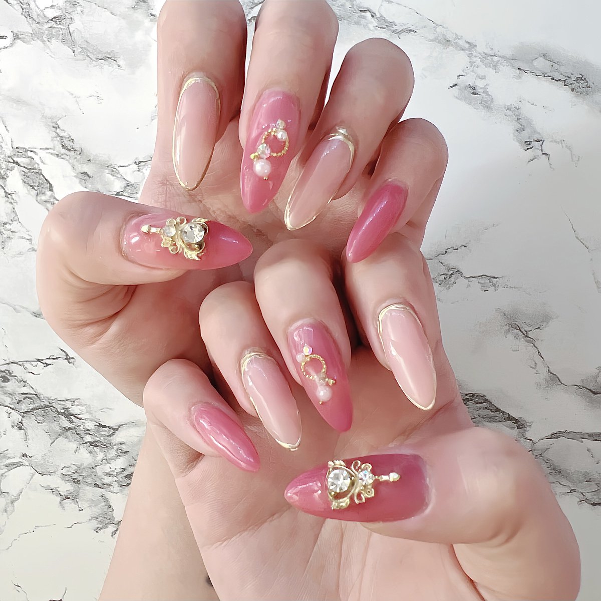 New set 💖⚜️✨
#nails #nailart #gelnails