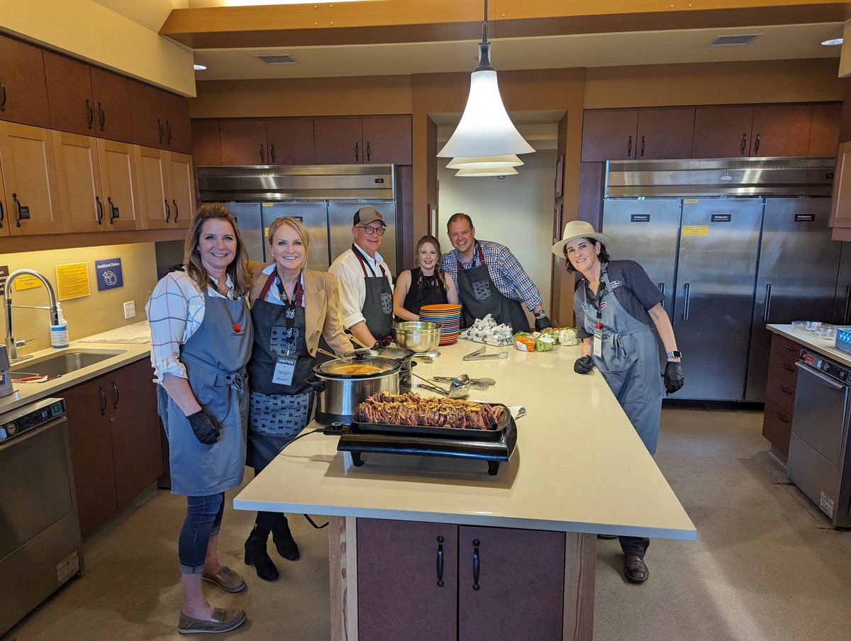 Had the opportunity to help bring a delicious meal to a group of very appreciative people and help support a wonderful and needed charitable organization#RMHC#Albertabeef#CanadaBeef#AlbertaCattleFeeders