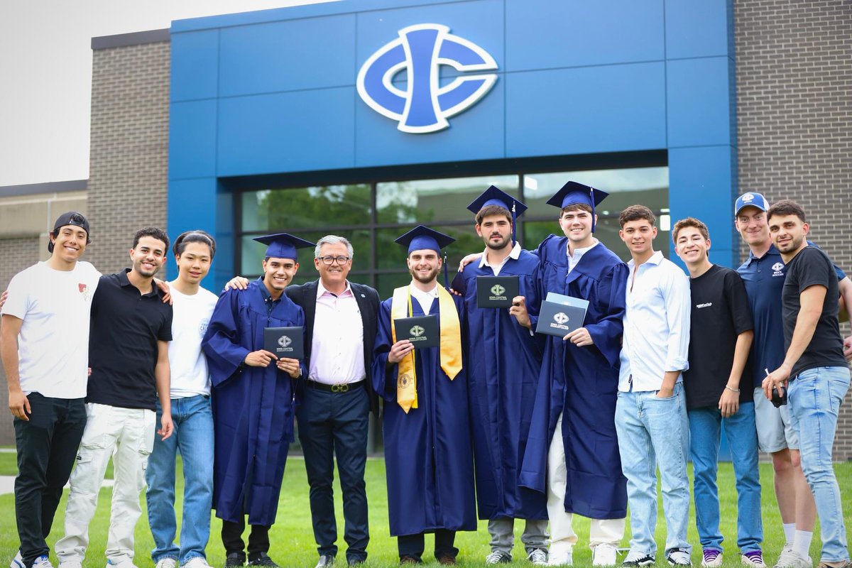 A picture perfect day to celebrate the incredible accomplishments of our Class of 2024! An amazing day to be a Triton! 🎓🔱 #TritonNation #AlwaysATriton #TritonExperience