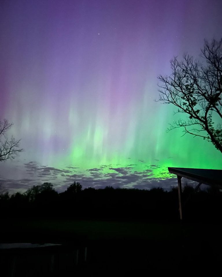 Absolute Light Show @ Home Tonight! The Northern Lights, How Cool!!! ☘️🌌❤️🌌☘️

#NorthernLights #RochesterNY