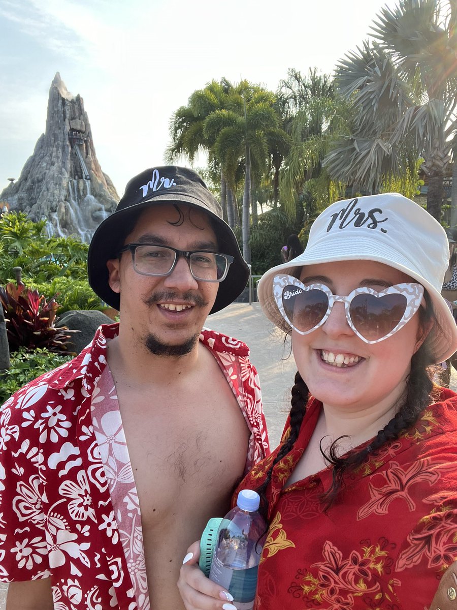 curiouskaylee's tweet photo. I literally love the people that make themselves present in my life.
Anyway - here’s a snapshot of how great my day was 🥰 #bachparty https://t.co/9jQSJvIeRY